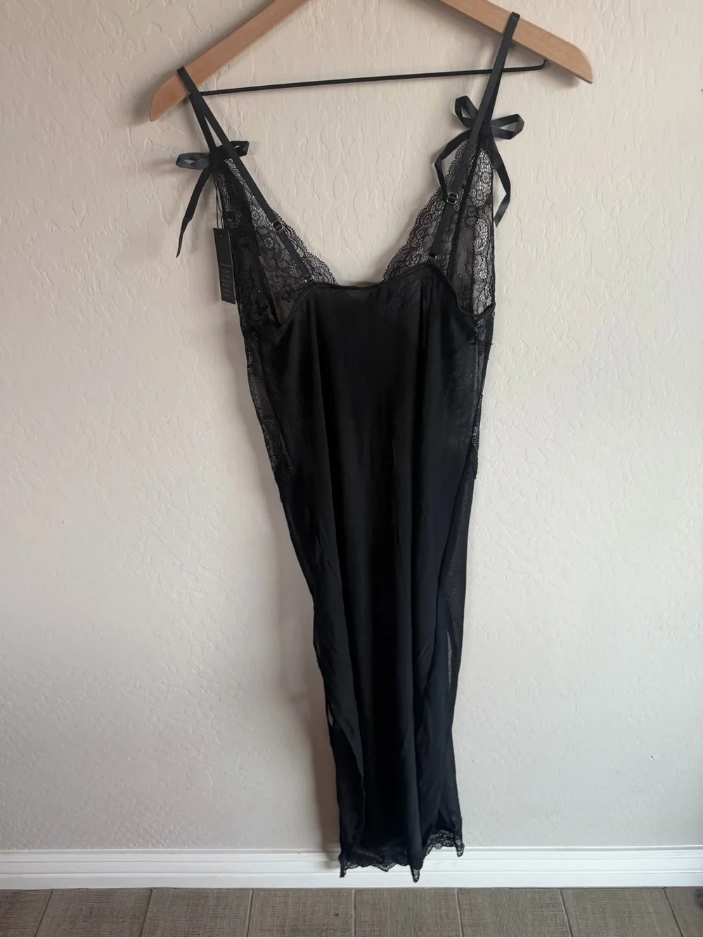 Fascinating Nights black lace